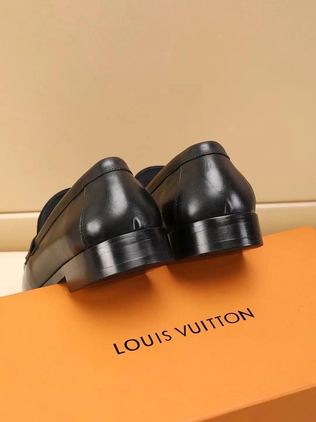 Men's shoes 440 💰 Louis Vuitton LV ® 🆕 model 🔛Full shoe counter, first layer cowhide, 🐂leather lined casual shoes for men, super soft outsole, essential for driving. Synchronized with the counter, original first layer cowhide, completely 1:1 mold customization🌹top version, color optional! Number: 39-44 (customized at 38.45.46)